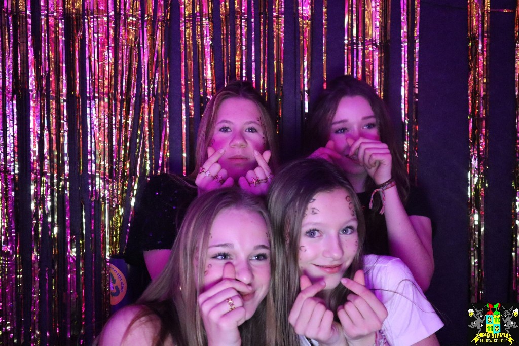 ../Images/Jeugd Opwarmbal Photobooth 235.jpg